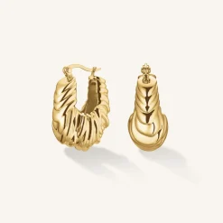 Knotted Hoops