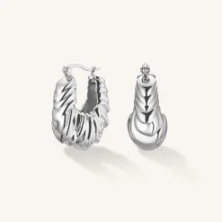 Knotted Hoops
