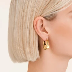 Knotted Hoops
