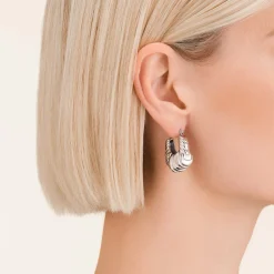 Knotted Hoops