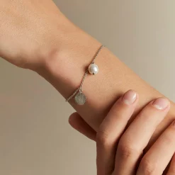 Shell and pearl bracelet